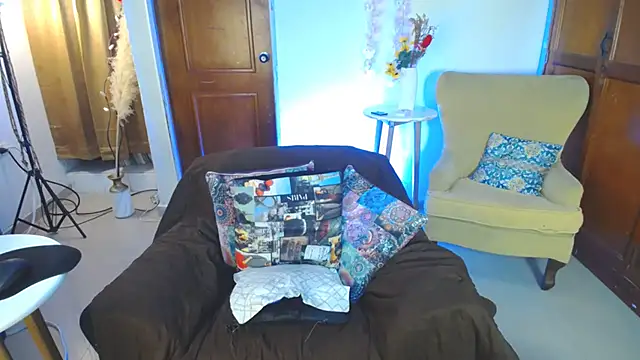 Snapshot of blackandwhite_2 chatting on 03/23/26, 10:19 blackandwhite 2 online show from 03/23/26, 10:19