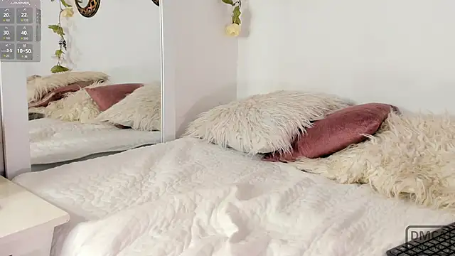 Snapshot of RossemaryRain chatting on 01/31/25, 01:54 RossemaryRain online show from 01/31/25, 01:54