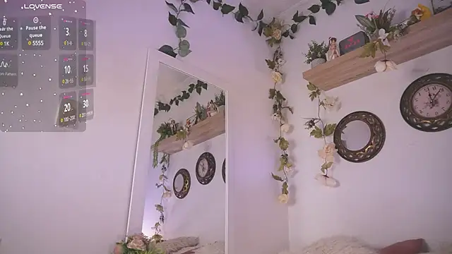 Snapshot of RossemaryRain chatting on 03/08/25, 12:11 RossemaryRain online show from 03/08/25, 12:11