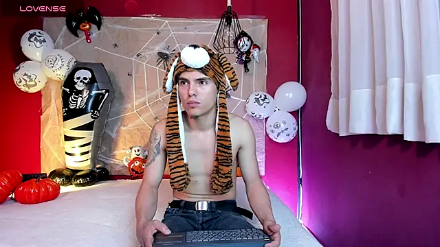  Tattoo Couple online show from 10/28/25, 02:31