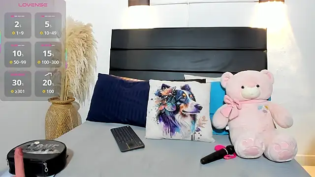 Julieta Coopeer  online show from 02/16/26, 10:44