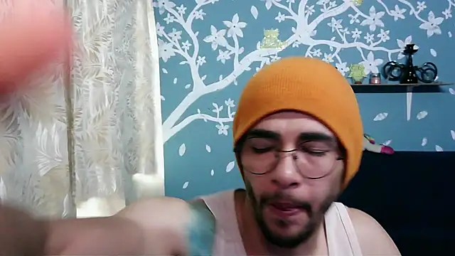 Snapshot of ponzothc chatting on 10/31/25, 09:27 ponzothc online show from 10/31/25, 09:27