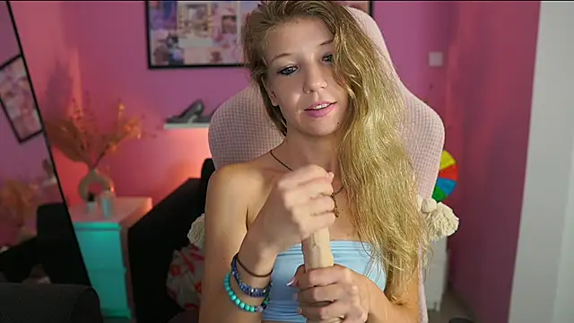 Snapshot of missicute chatting on 09/13/25, 07:02 missicute online show from 09/13/25, 07:02