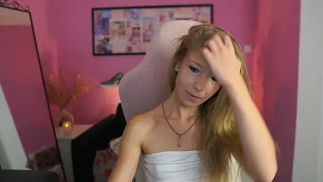 Snapshot of missicute chatting on 09/16/25, 06:42 missicute online show from 09/16/25, 06:42