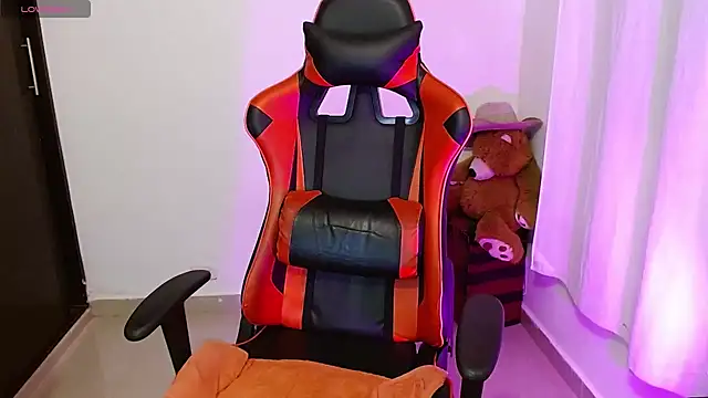 Snapshot of daarklover chatting on 01/06/25, 10:13 daarklover online show from 01/06/25, 10:13