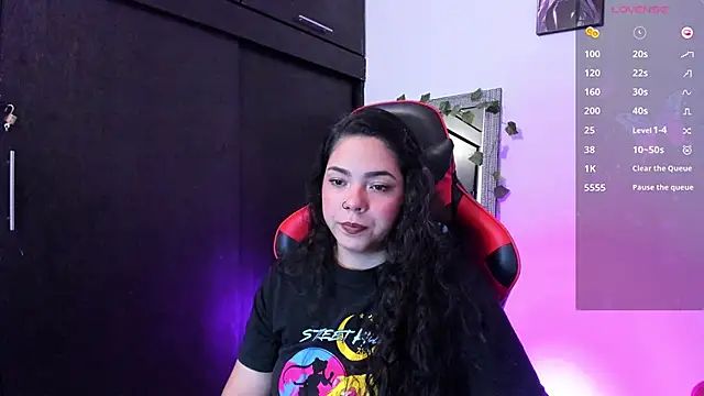 Snapshot of daarklover chatting on 01/19/25, 05:05 daarklover online show from 01/19/25, 05:05