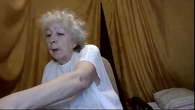 Snapshot of _Estelitta_5 chatting on 05/10/26, 02:44 Estelitta 5 online show from 05/10/26, 02:44