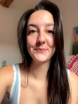 Snapshot of _Juliette chatting on 10/31/25, 09:43 Juliette online show from 10/31/25, 09:43