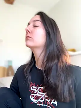 Snapshot of _Juliette chatting on 11/04/25, 01:32 Juliette online show from 11/04/25, 01:32