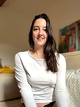 Snapshot of _Juliette chatting on 11/30/25, 02:32 Juliette online show from 11/30/25, 02:32