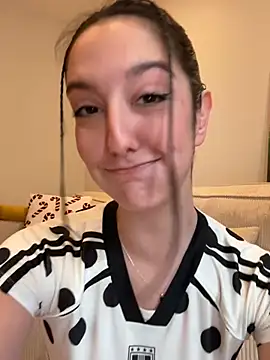 Snapshot of _Juliette chatting on 01/14/26, 04:12 Juliette online show from 01/14/26, 04:12