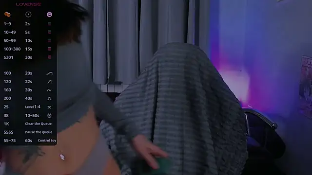 Snapshot of ashleyro1 chatting on 11/12/25, 01:00 ashleyro1 online show from 11/12/25, 01:00