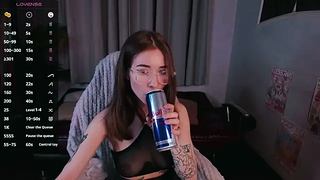 Snapshot of ashleyro1 chatting on 11/15/25, 01:18 ashleyro1 online show from 11/15/25, 01:18