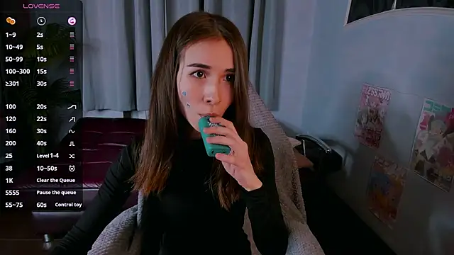 Snapshot of ashleyro1 chatting on 11/16/25, 01:06 ashleyro1 online show from 11/16/25, 01:06