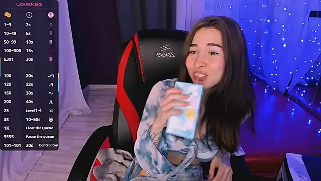 Snapshot of ashleyro1 chatting on 02/18/26, 01:18 ashleyro1 online show from 02/18/26, 01:18