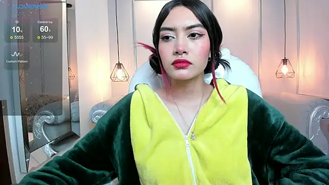 AzuraKindong online show from 02/10/25, 07:28