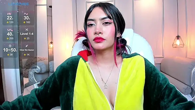 AzuraKindong online show from 02/10/25, 10:30