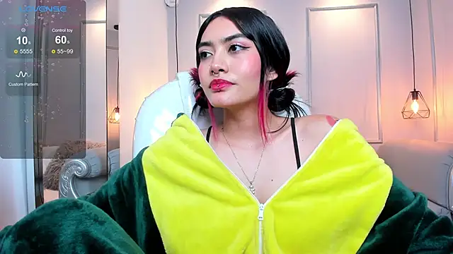 AzuraKindong online show from 02/11/25, 01:31