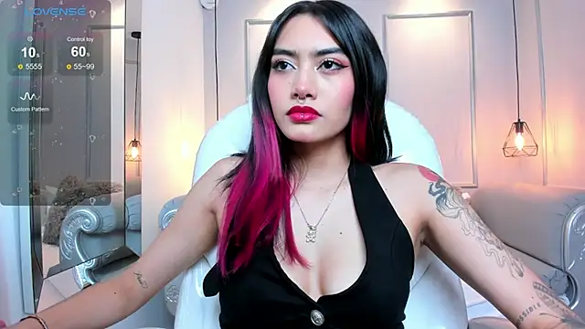 AzuraKindong online show from 02/11/25, 07:16