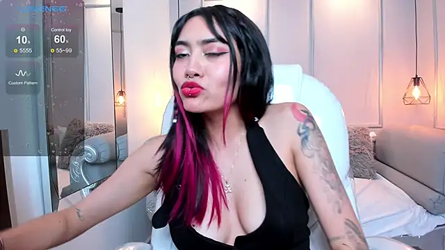 AzuraKindong online show from 02/12/25, 01:19