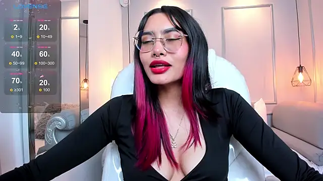 AzuraKindong online show from 02/13/25, 01:19