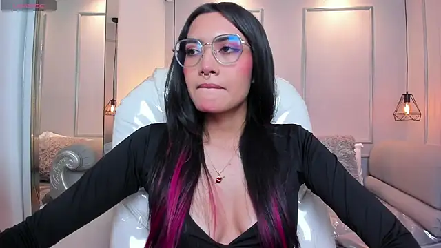 AzuraKindong online show from 10/06/25, 07:22