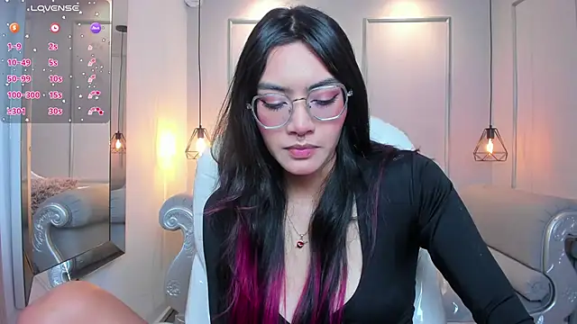 AzuraKindong online show from 10/14/25, 07:14