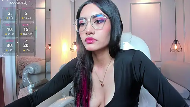 AzuraKindong online show from 11/04/25, 07:24