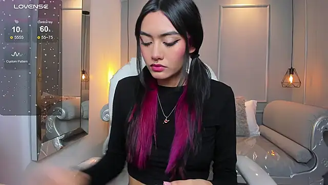 AzuraKindong online show from 12/02/25, 07:09