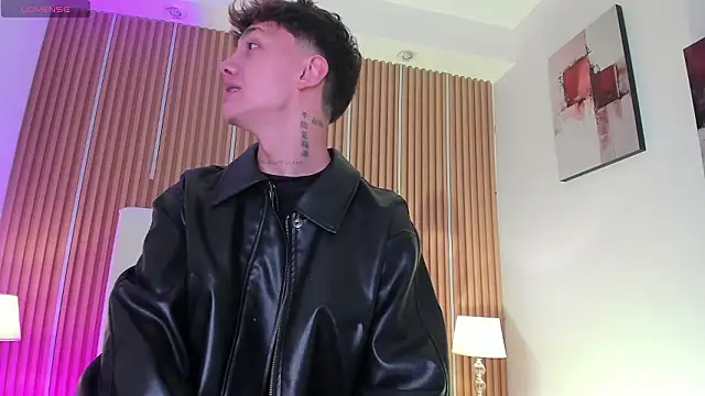 Snapshot of Tomy_Rox chatting on 03/23/26, 08:24 Tomy Rox online show from 03/23/26, 08:24