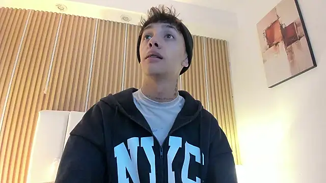 Snapshot of Tomy_Rox chatting on 03/24/26, 08:14 Tomy Rox online show from 03/24/26, 08:14