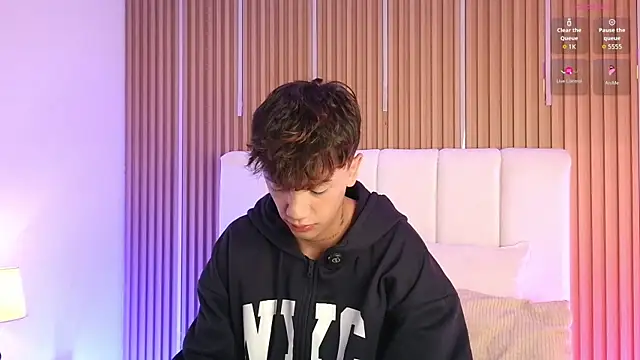 Snapshot of Tomy_Rox chatting on 04/04/26, 07:44 Tomy Rox online show from 04/04/26, 07:44