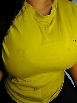 Snapshot of Adiba_2 chatting on 05/18/26, 05:19 Adiba 2 online show from 05/18/26, 05:19