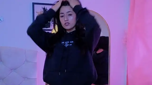 Snapshot of ChanellGV chatting on 11/19/25, 10:32 ChanellGV online show from 11/19/25, 10:32