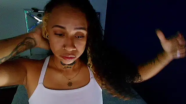 Snapshot of cattaleeyaa chatting on 12/18/24, 02:53 cattaleeyaa online show from 12/18/24, 02:53