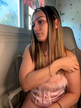 Snapshot of La_Nebulleuse-Nebulla chatting on 11/11/25, 02:06 La Nebulleuse-Nebulla online show from 11/11/25, 02:06