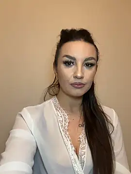 Snapshot of SecretSienna chatting on 03/08/26, 02:04 SecretSienna online show from 03/08/26, 02:04