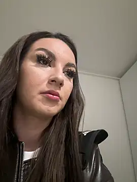 Snapshot of SecretSienna chatting on 03/12/26, 02:29 SecretSienna online show from 03/12/26, 02:29