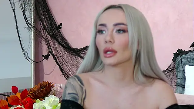 Snapshot of FrancescaMcGray chatting on 11/04/25, 08:02 FrancescaMcGray online show from 11/04/25, 08:02