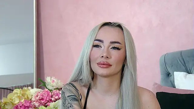 Snapshot of FrancescaMcGray chatting on 11/13/25, 07:40 FrancescaMcGray online show from 11/13/25, 07:40