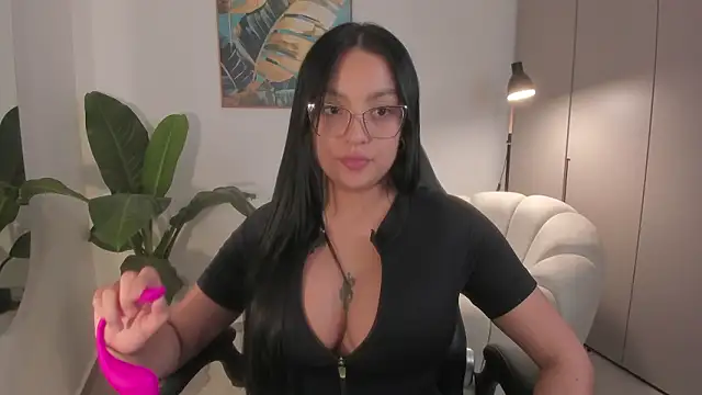 Snapshot of sarawinstone chatting on 02/04/26, 03:01 sarawinstone online show from 02/04/26, 03:01