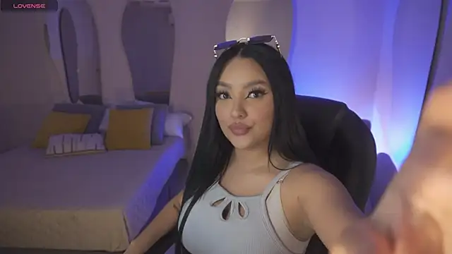 Snapshot of sarawinstone chatting on 02/17/26, 08:04 sarawinstone online show from 02/17/26, 08:04