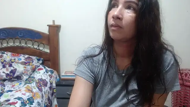 Snapshot of Ainhoa-hot chatting on 05/15/26, 04:41 Ainhoa-hot online show from 05/15/26, 04:41