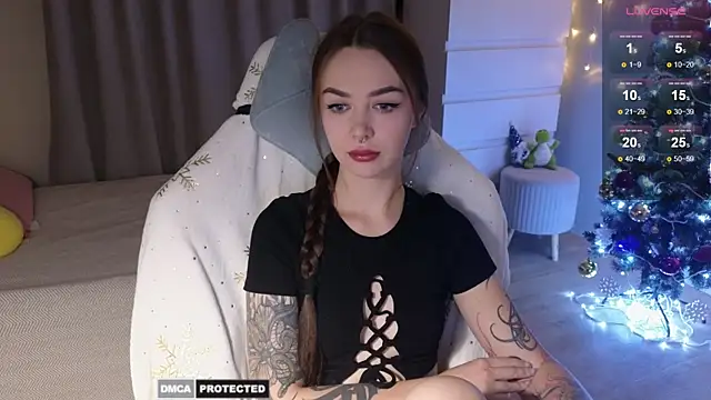 Snapshot of kate_leoo chatting on 12/16/24, 01:43 kate leoo online show from 12/16/24, 01:43