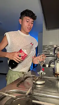 Snapshot of Angel_esteban_fx chatting on 02/15/26, 02:41 Angel esteban fx online show from 02/15/26, 02:41