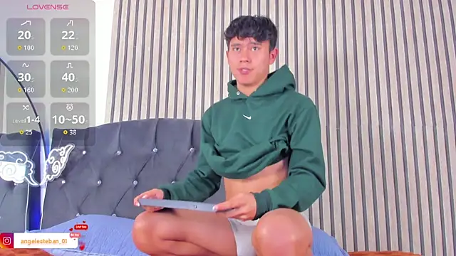 Snapshot of Angel_esteban_fx chatting on 03/30/26, 09:49 Angel esteban fx online show from 03/30/26, 09:49