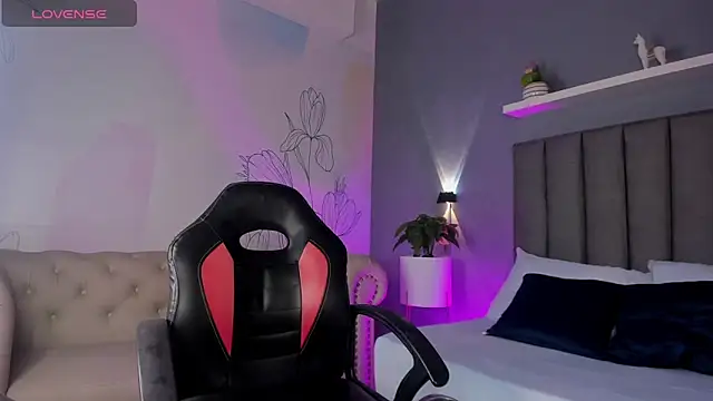 Snapshot of atenea_jones chatting on 10/04/25, 02:48 atenea jones online show from 10/04/25, 02:48