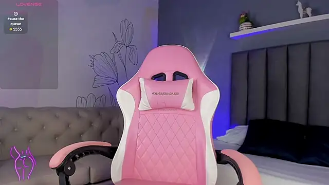 Snapshot of atenea_jones chatting on 10/23/25, 08:40 atenea jones online show from 10/23/25, 08:40