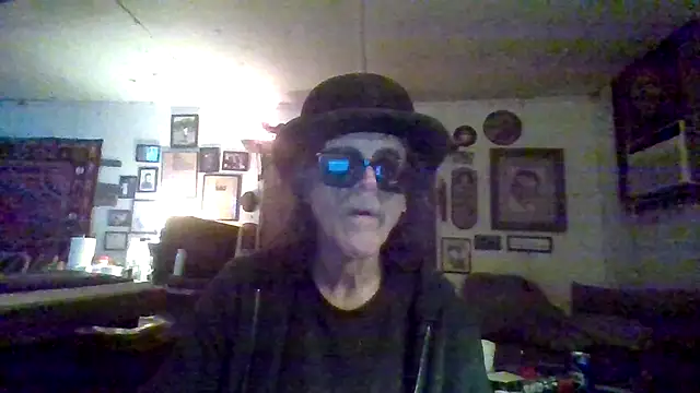 Snapshot of 22Sub22 chatting on 05/02/26, 02:11 22Sub22 online show from 05/02/26, 02:11