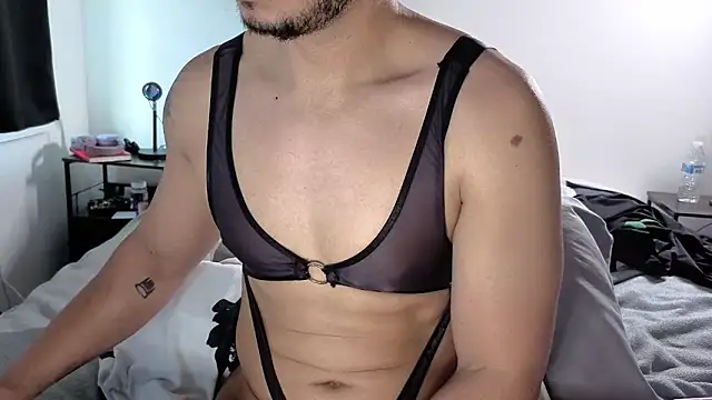 Snapshot of berriess_ chatting on 04/15/26, 12:01 berriess online show from 04/15/26, 12:01